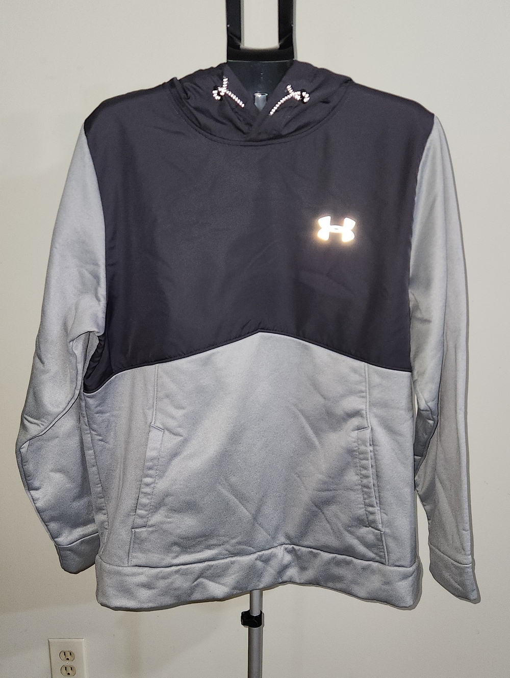Under Armour Men's Storm Coldgear Hoodie in Gray. Size XL.